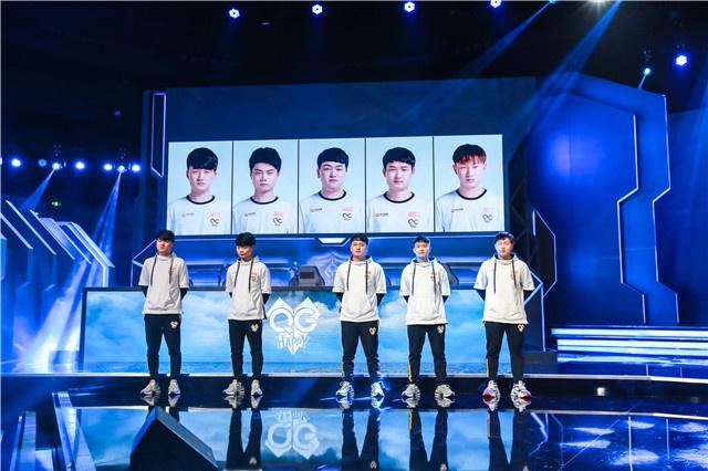 他巧妙地利 他巧妙地利